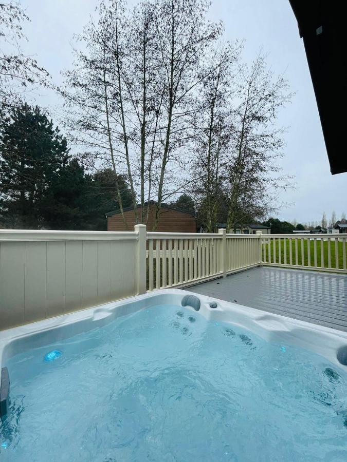 Happy Days Lodge With Hot Tub York Luaran gambar
